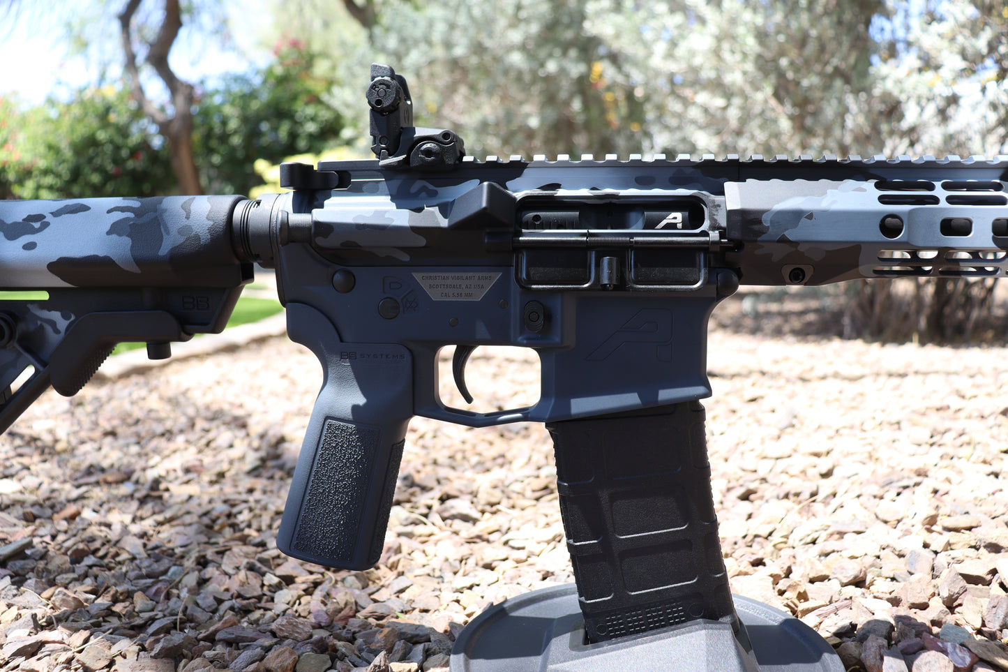 Base Armory Weapon-Urban Arctic & Hard Case (Assembled)