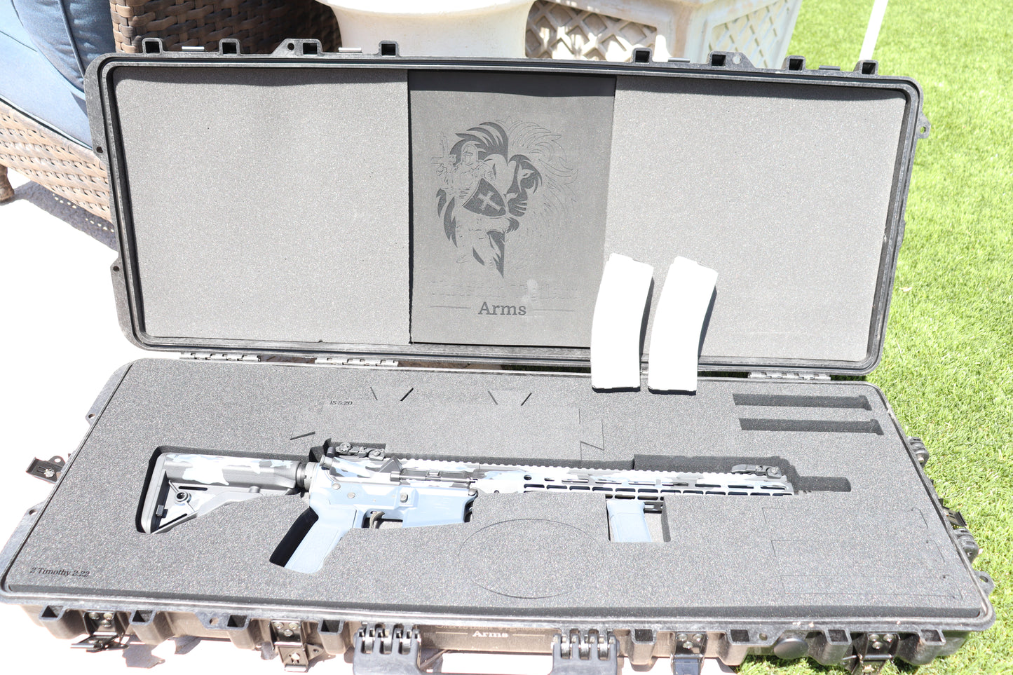 Base Armory Weapon-Urban Arctic & Hard Case (Assembled)